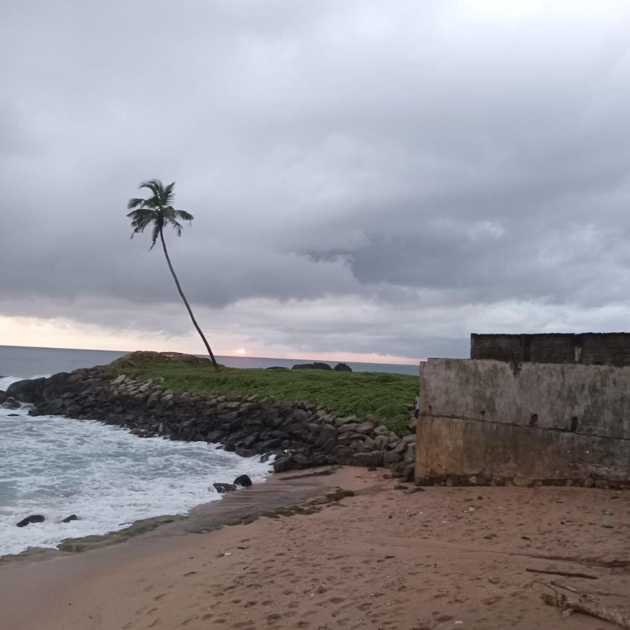 Sunset Beach Villa Galle Esterno foto